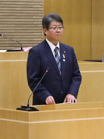 市政執行方針を述べる畠山市長