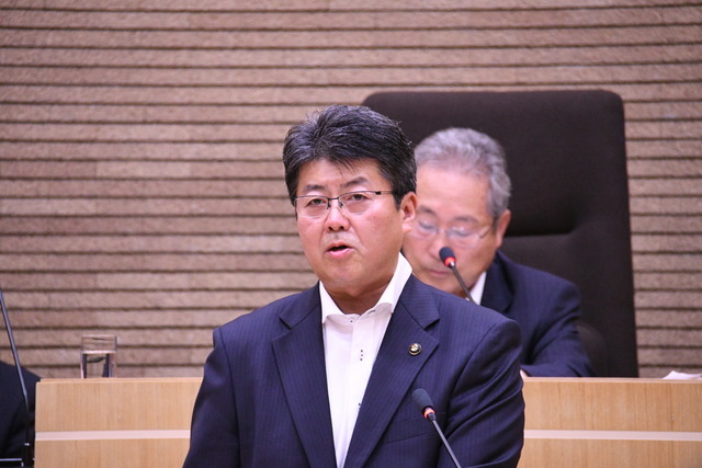 令和元年6月所信を述べる畠山市長の写真